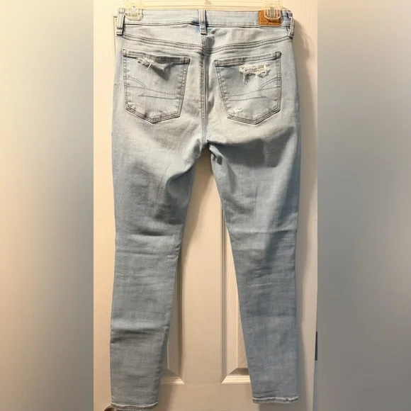 American Eagle Low-rise Distressed Jegging Jeans - Picture 2 of 4